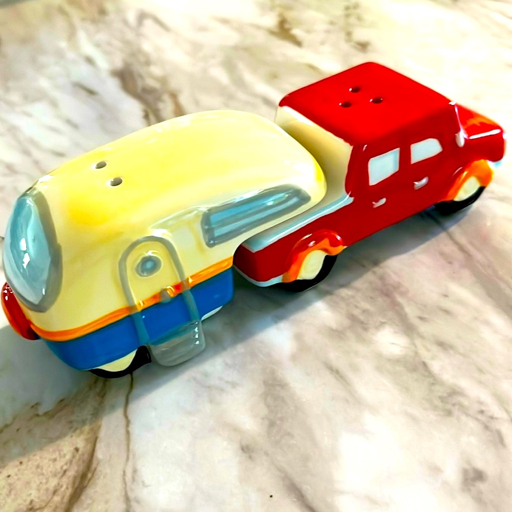Beachcomber Truck Camper Salt and Pepper Set NWT